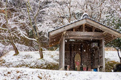 地蔵も寒かろ．．．