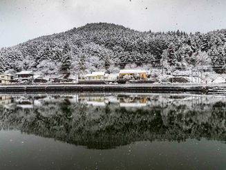 近畿中部に雪が降る