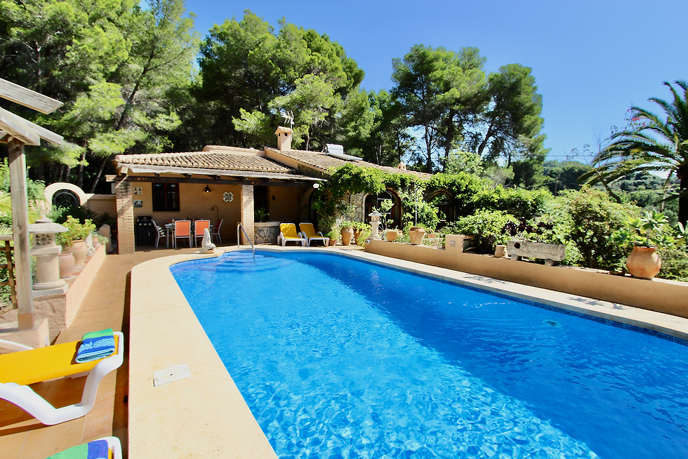 Atalaya pool and house