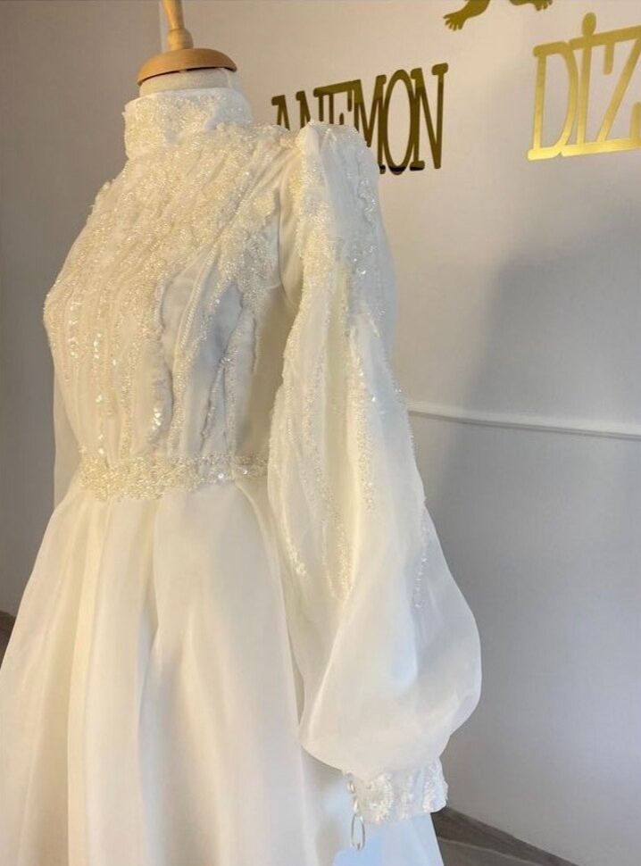 Helen Gelinlik Yandan Görünüm 2