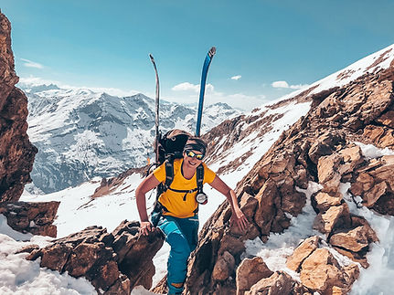 Marie Chatagny souriante à la montagne