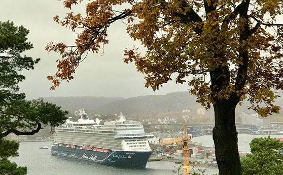 #meinschiff1 visiting a windy Kristiansand, together with 1100 friendly soldiers from the Norwegian Home Guard.
#norwegianhomeguard #meinschiff #tui #cruiseship #sorlandet #visitsorlandet Port of Kristiansand  #cruisesørlandet #kristiansand #heimevernet