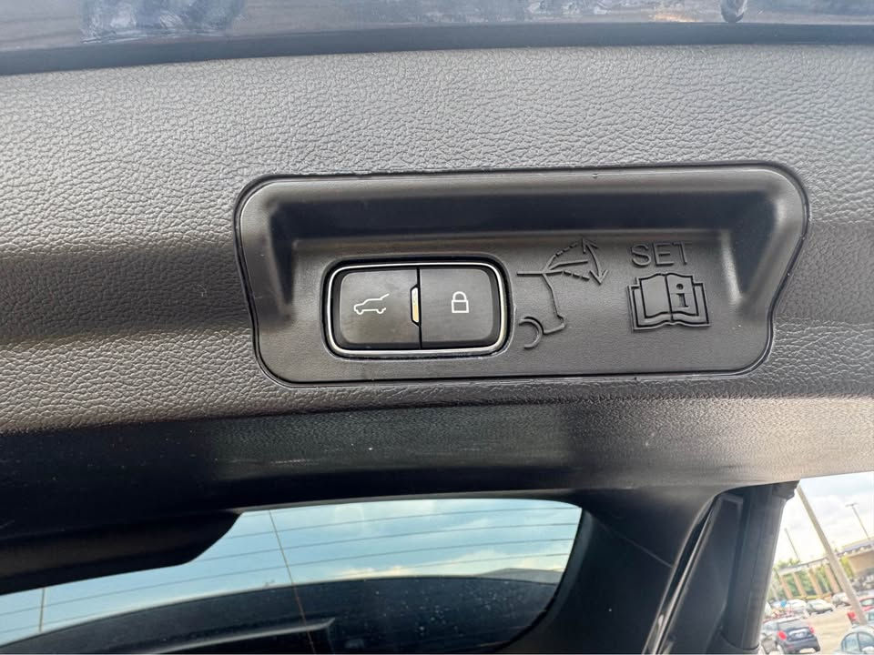 Thumbnail: Ford Explorer XLT