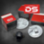 Peças automotivas DS em embalagens originais e sensor preto.