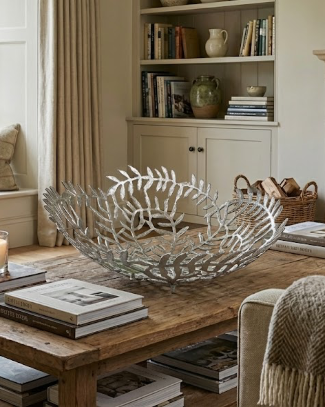 Bowl Decorativo Metálico con Diseño de Hojas