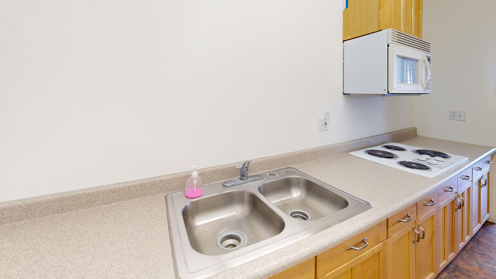 Interior view of 530 E 8th St, STE 400, Los Angeles, CA 90014