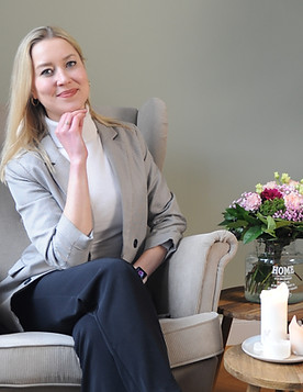 therapist_in_armchair