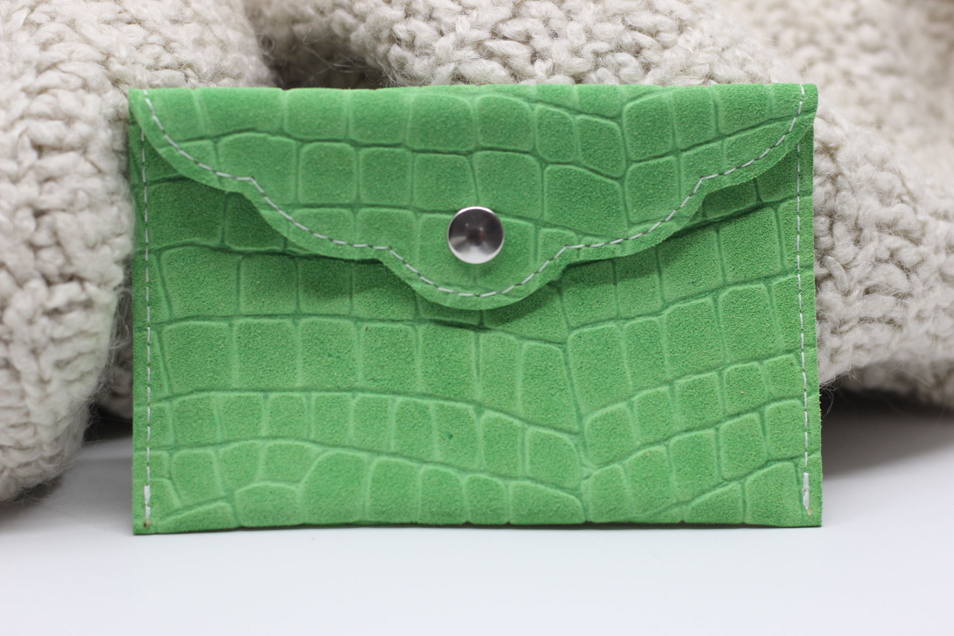Pochette cuir vert motif croco INES