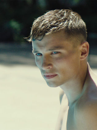 FREUNDSCHAFT, SELBSTFINDUNG UND DIE ERSTE LIEBE