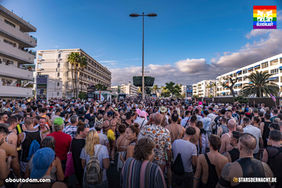 Maspalomas Winter Pride 2025 - Der Pride Walk ist das große Highlight des Winter Pride-Wochenendes: Am Samstag, den 15. November 2025, ziehen tausende Menschen durch Maspalomas, um ein starkes Zeichen für Gleichheit, Vielfalt und Freiheit zu setzen. GLEICHLAUT war mit der Kamera dabei