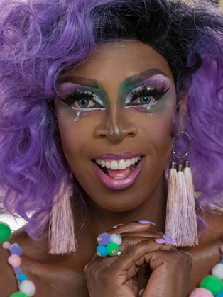 KELLY HEELTON VERWANDELT CLAUDIA OBERT