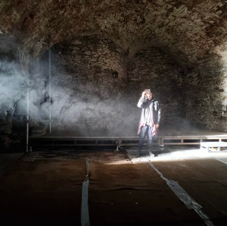artist on music video set