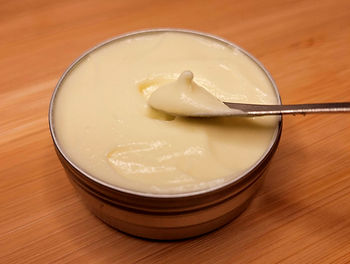 Potje dagcreme met spatel
