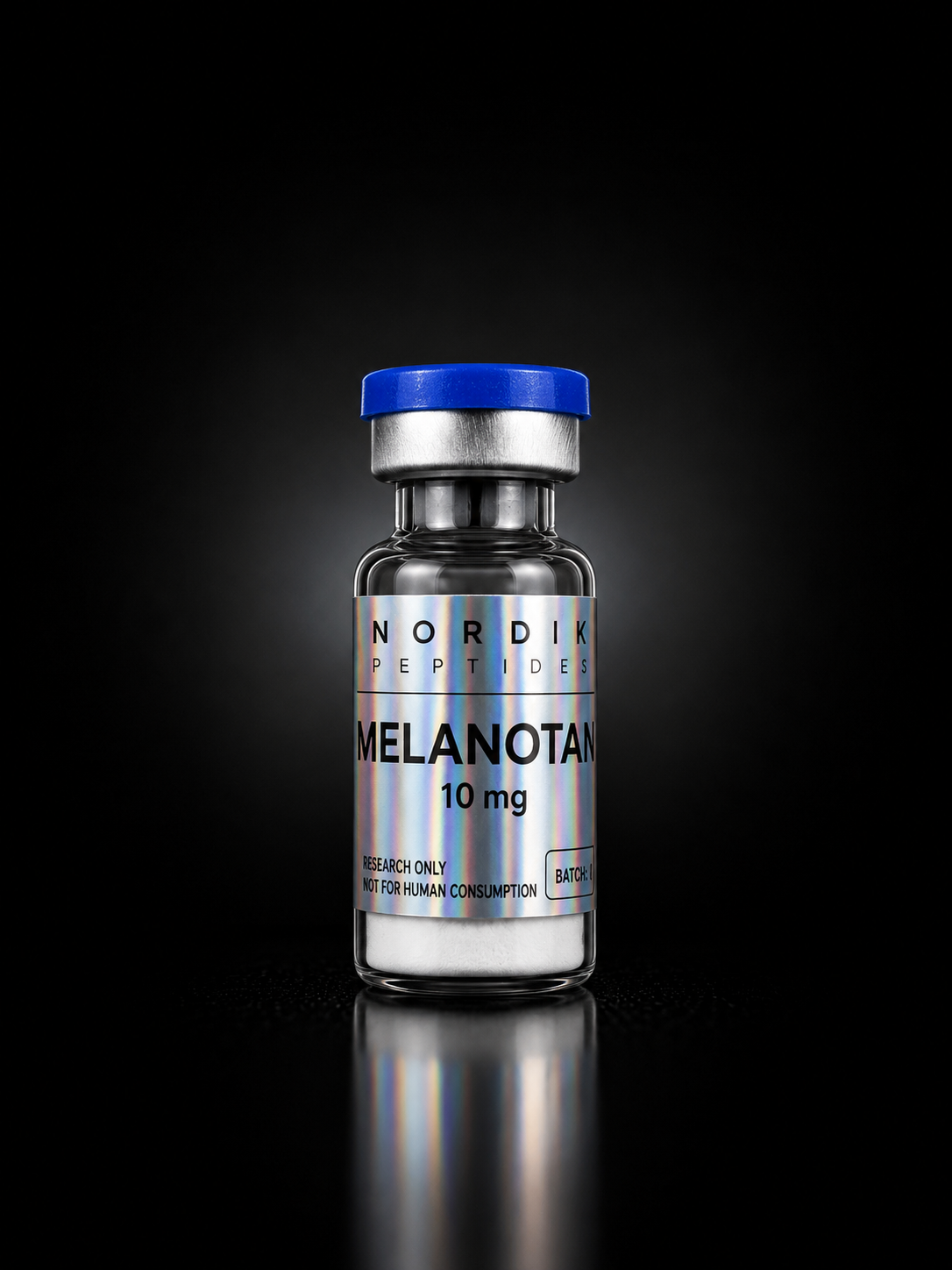 Fiole Melanotan Nordik Peptides pour recherche en laboratoire, composé lyophilisé haute pureté avec contrôle qualité.