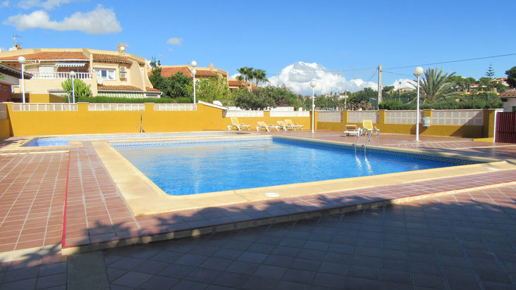 Casa Blanca Residence 
swimming pool and children