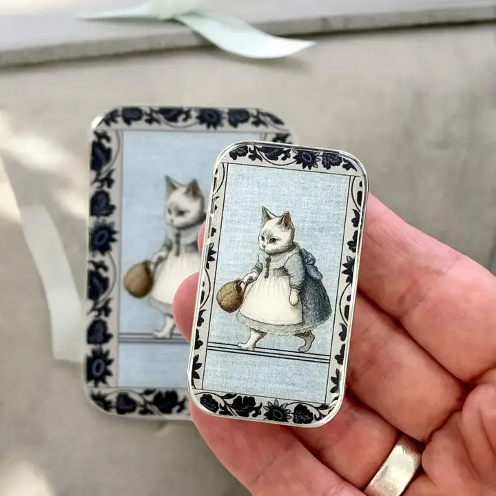 Small Cat Tin
