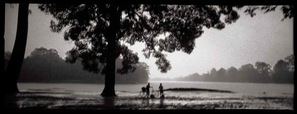 Série Roads Over Troubled Water