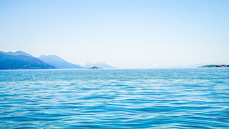 beautiful-shot-sea-with-mountain-distance-clear-sky.jpg
