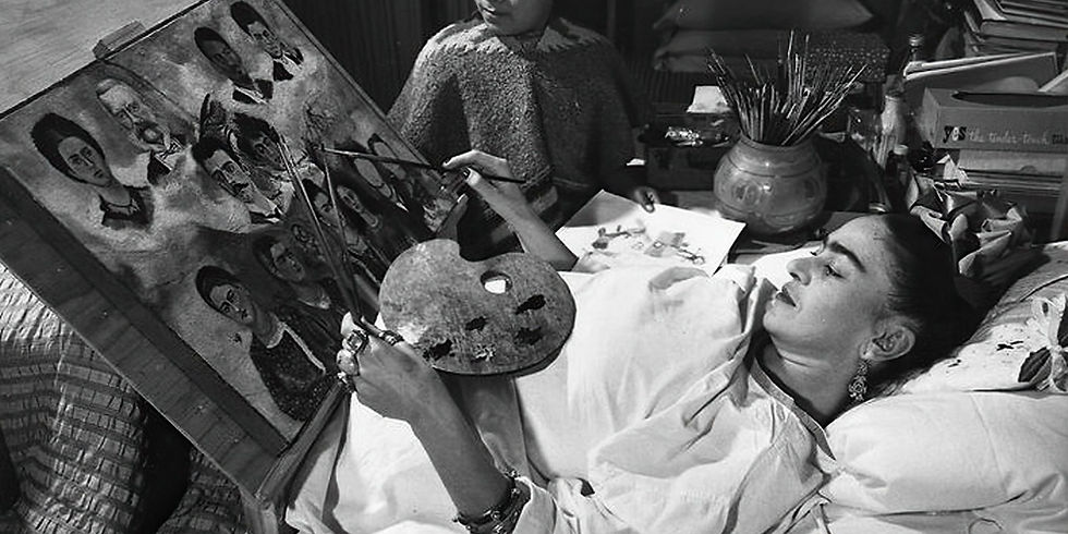Frida Kahlo nel suo letto