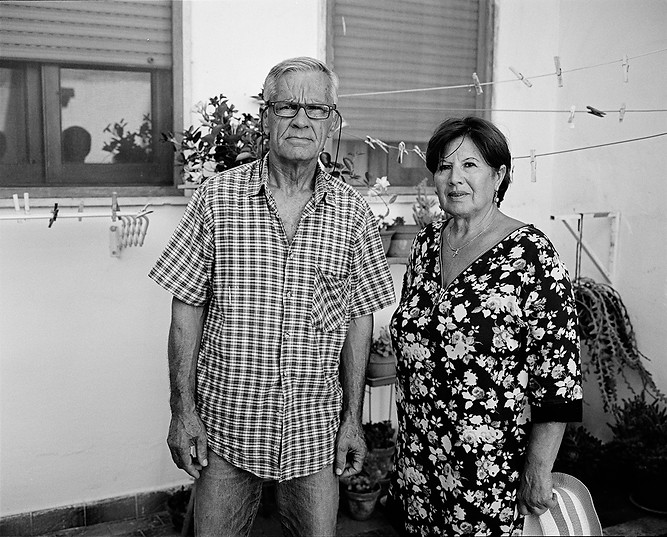 Portrait of my parents in the garden of their home | love, sex and relationships