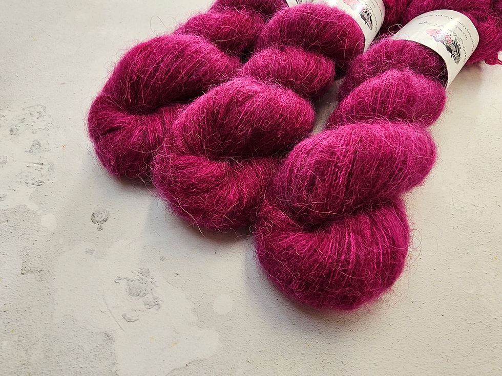 Miniaturbild: Yak Cloud yarn, Lace weight, 50 g, MAGENTA