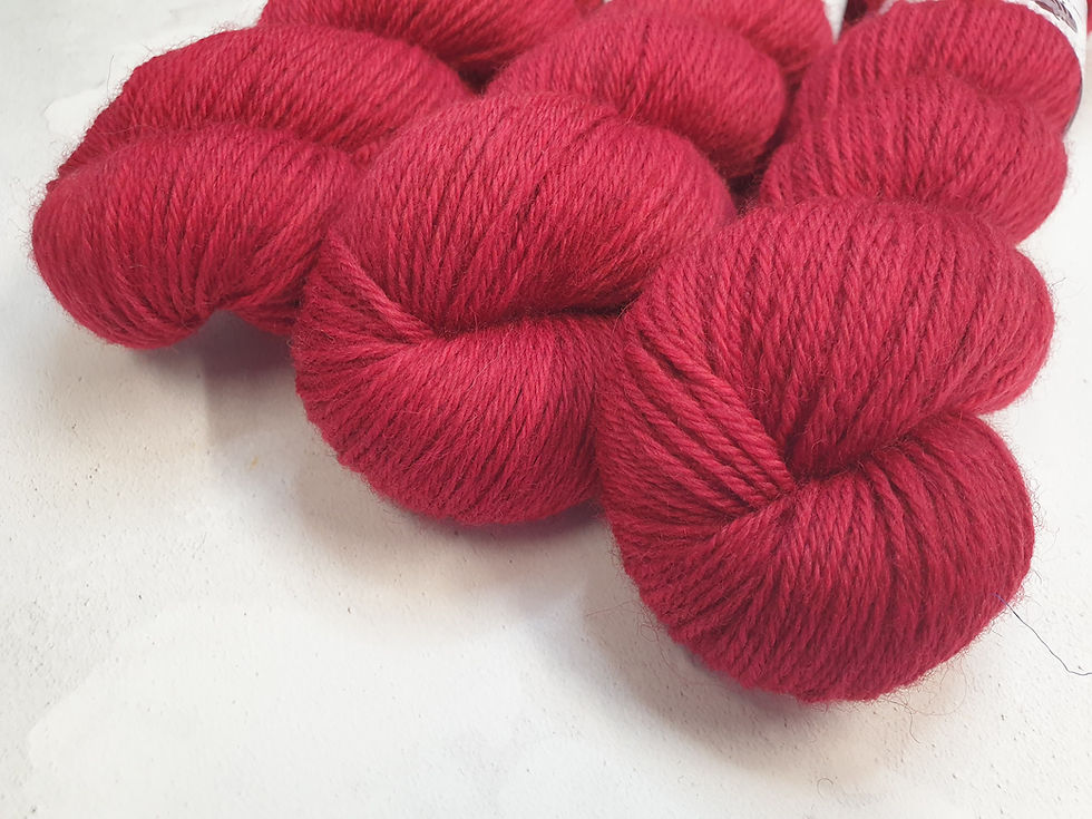 Miniature : Moody Corriedale DK weight yarn, 100 g, POINSETTIA