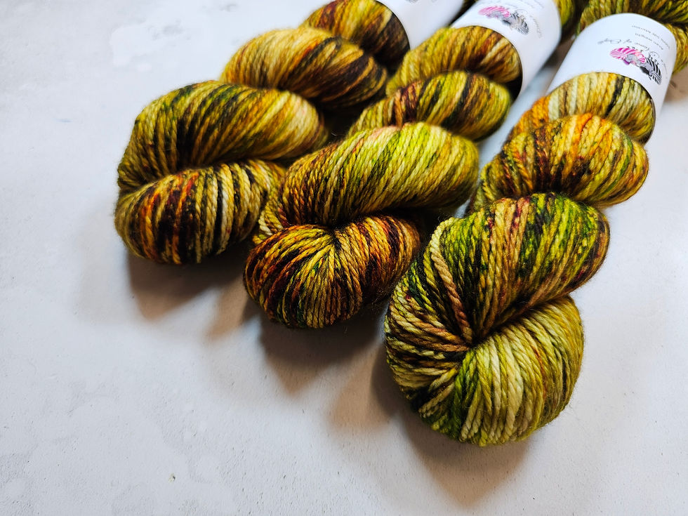 Miniature : SW Merino yarn, Aran weight, 100g, TURNING LEAVES