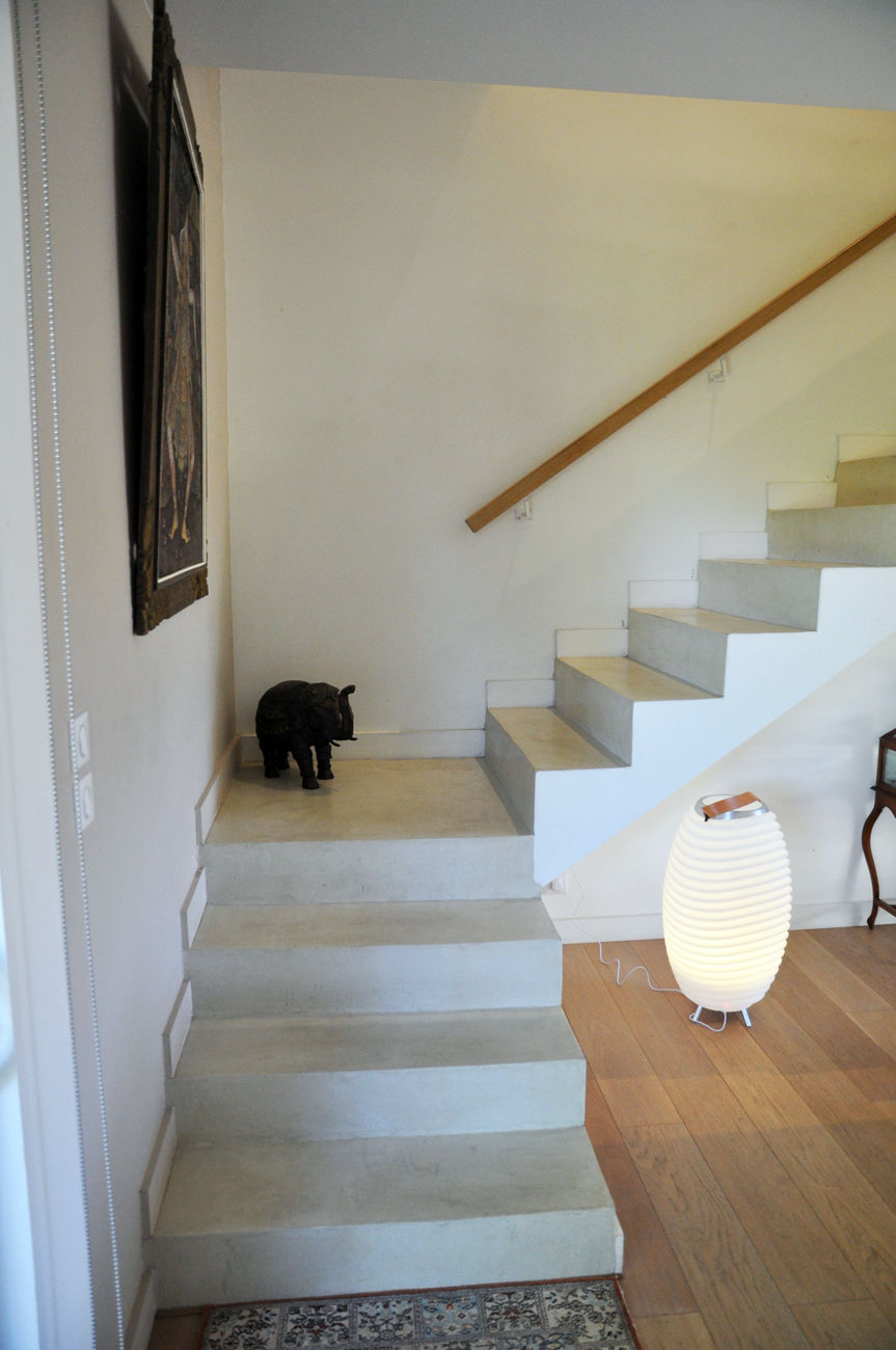escalier quart tournant contemporain blanc