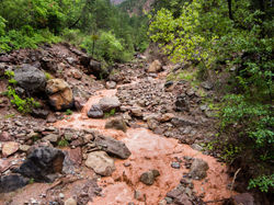 Rivière après l'orage