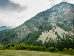 Pli et cône d'éboulis de St. Clément