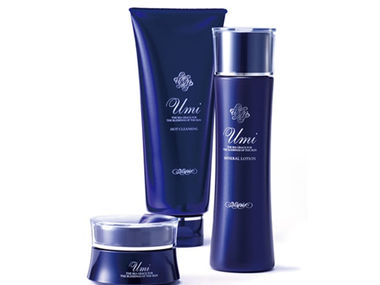 W洗顔不要でワントーン明るいお肌へ。