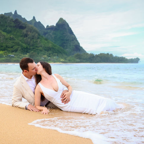 A Quick Kauai Elopement with Peter & Kalli at Tunnels Beach