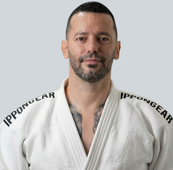 Practica Judo en Centro Kikentai. Mejora tu equilibrio, fuerza y confianza con nuestras clases para adultos y niños. ¡Únete a nuestra comunidad marcial!