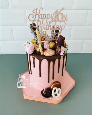 Sweet 16 Drip cake.jpeg