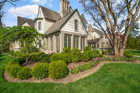 Kensington Dr, Upper Arligton Painting on Outside of House