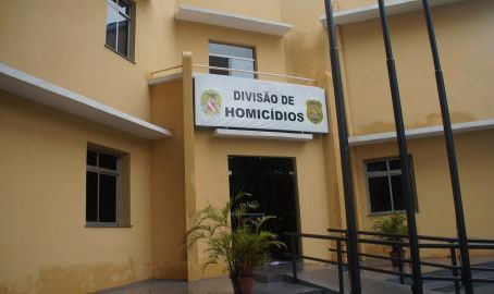 Mistério: corpo de juíza é deixado em frente de delegacia