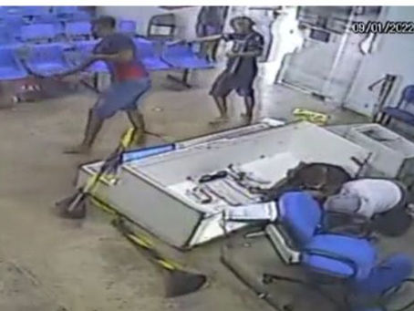 Integrantes de facção invadem hospital e metralham um homem
