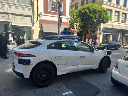 完全自動運転ロボタクシー「Waymo ウェイモ」に乗ってみた