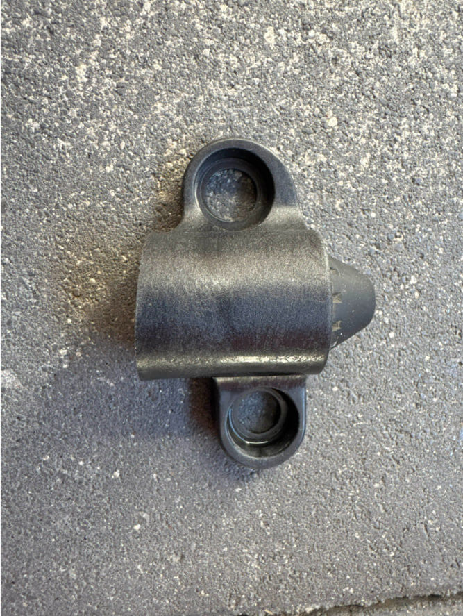 Упор Ляды, Крышки Багажника Правый Tesla Model S/S Plaid БУ 1008864-00-C