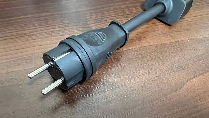 Оригинальный Адаптер Евровилка 13А для Зарядки Tesla Mobile Connector Gen2