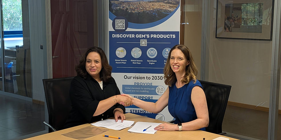 Atlantic Re's CEO, Ms. Ouafae Mriouah (left) and GEM's Secretary General, Helen Crowley.