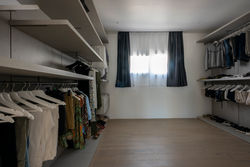 Walkin wardrobe