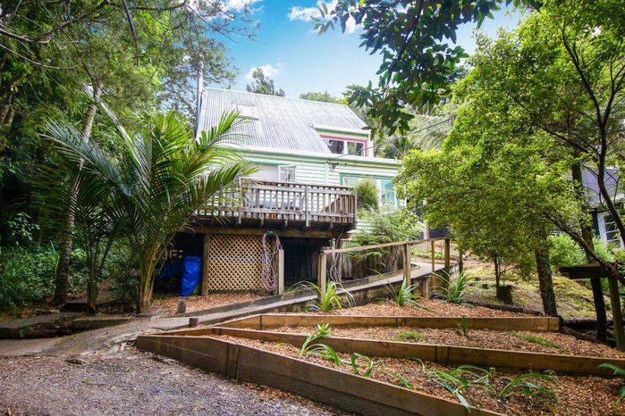 RECENTLY SOLD- NEW LISTING! AFFORDABLE! PLUS, A SHORT WALK TO TITIRANGI BEACH!