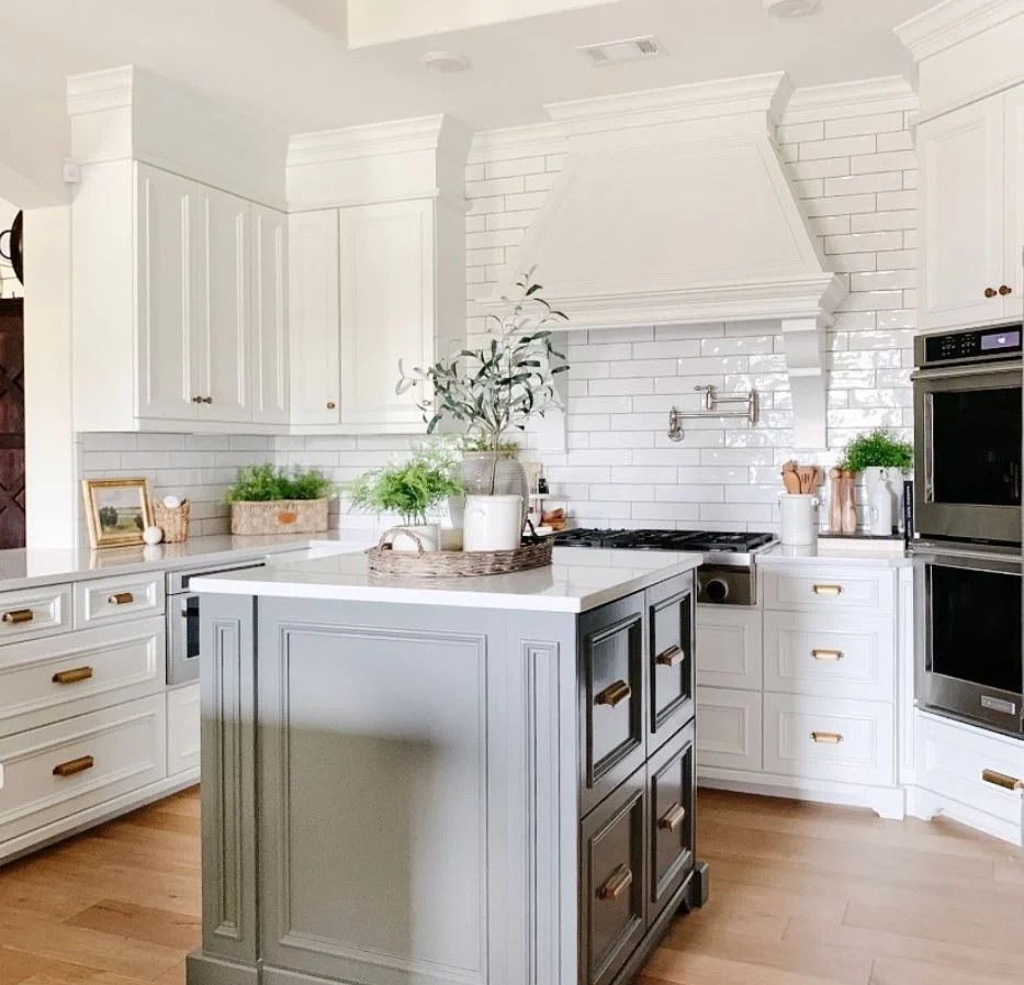 Maiolica Crackled White Room Scene.jpg