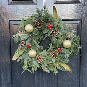 How to Make Your Own Christmas Wreath (Two Ways to Style It)