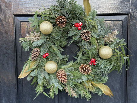 How to Make Your Own Christmas Wreath (Two Ways to Style It)