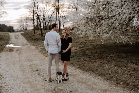 Babybauchshooting in Landshut mit Hund