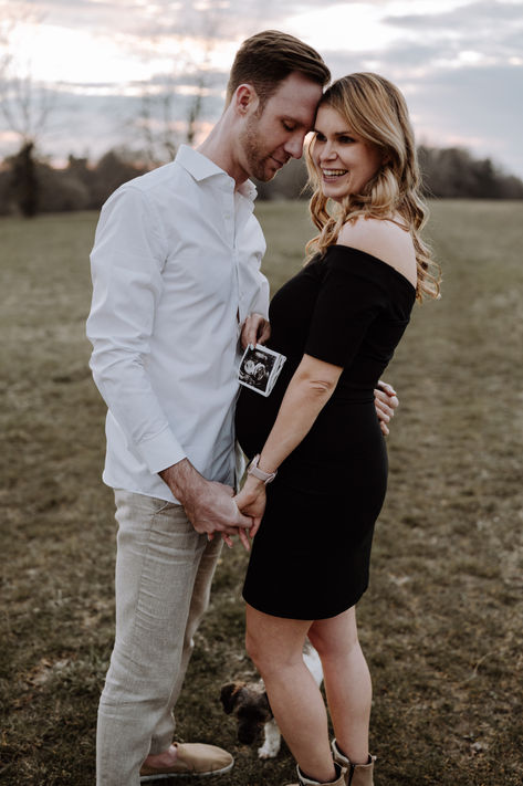 Babybauchshooting in Landshut mit Hund