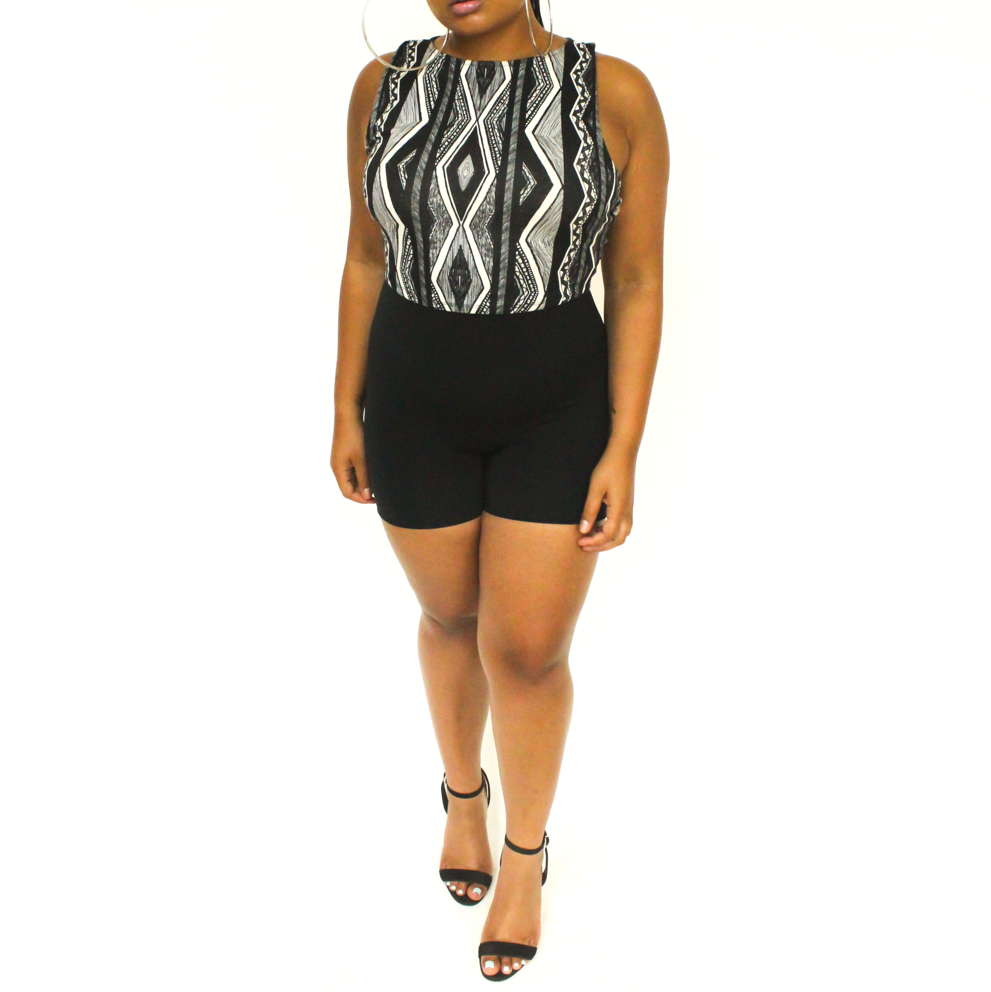 Chyna’s Closet: Black & White Zig Zag Crop (M) 