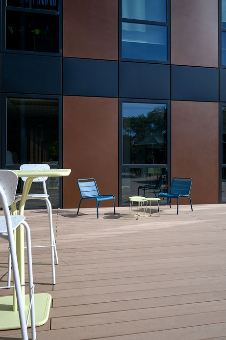 Espace extérieur aménagé sur la terrasse des bureaux d’ANDRA en Île-de-France